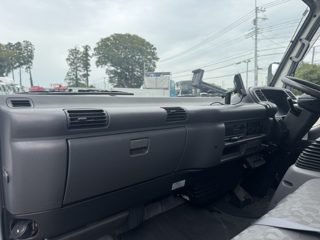 いすゞ エルフ PB-NPR81AN(2WD)の写真34