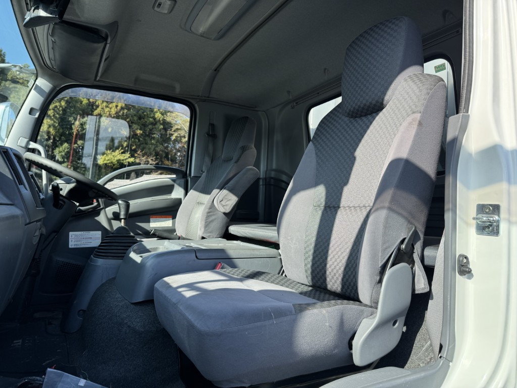 いすゞ フォワード 2RG-FRR90S2(2WD)の写真33