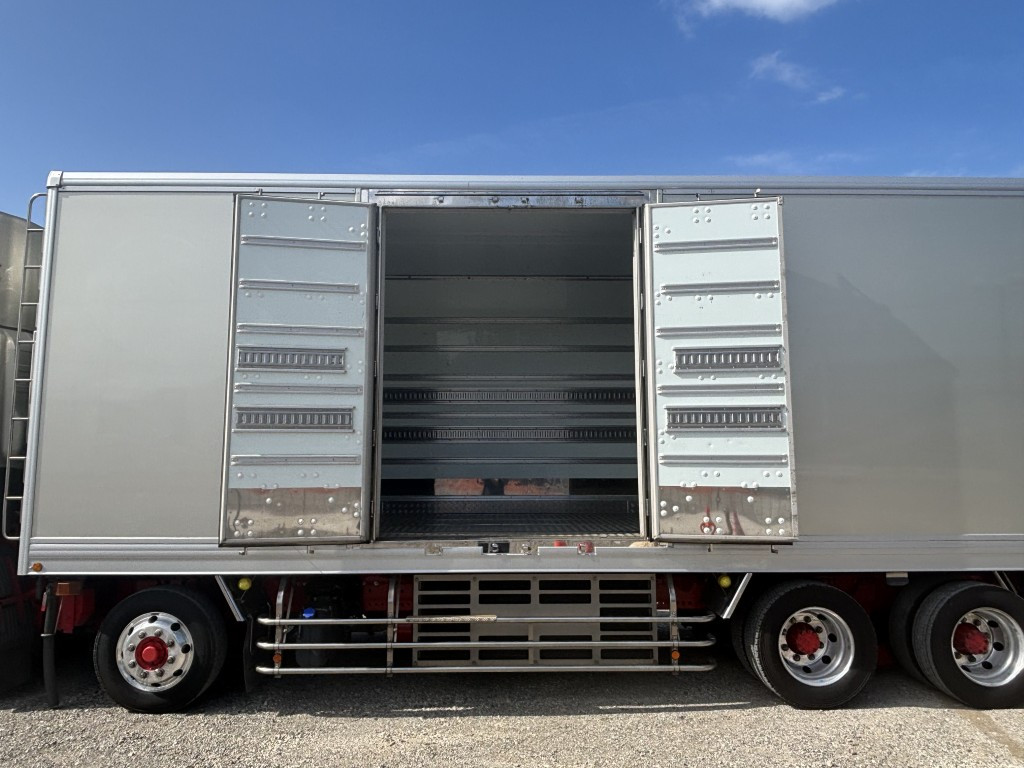 日野 プロフィア 2DG-FW1AHJ(8x4)の写真8