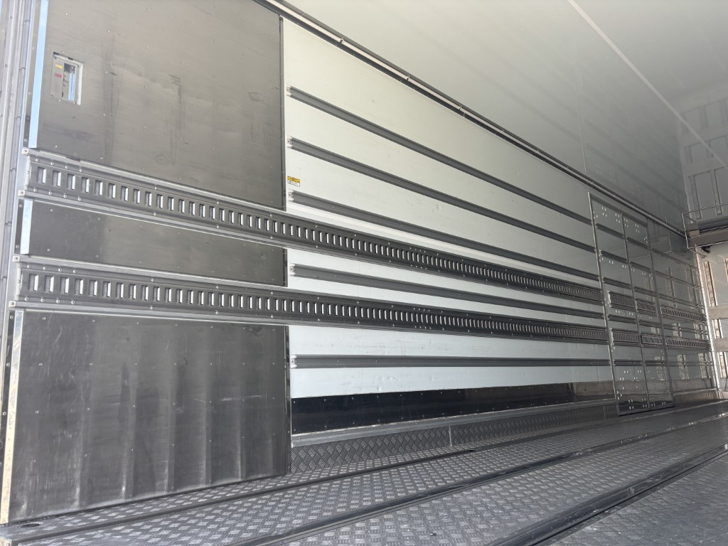 日野 プロフィア 2DG-FW1AHJ(8x4)の写真11