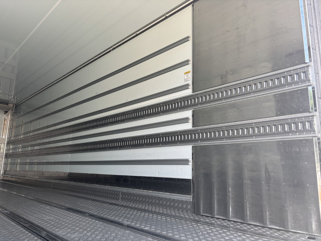 日野 プロフィア 2DG-FW1AHJ(8x4)の写真12