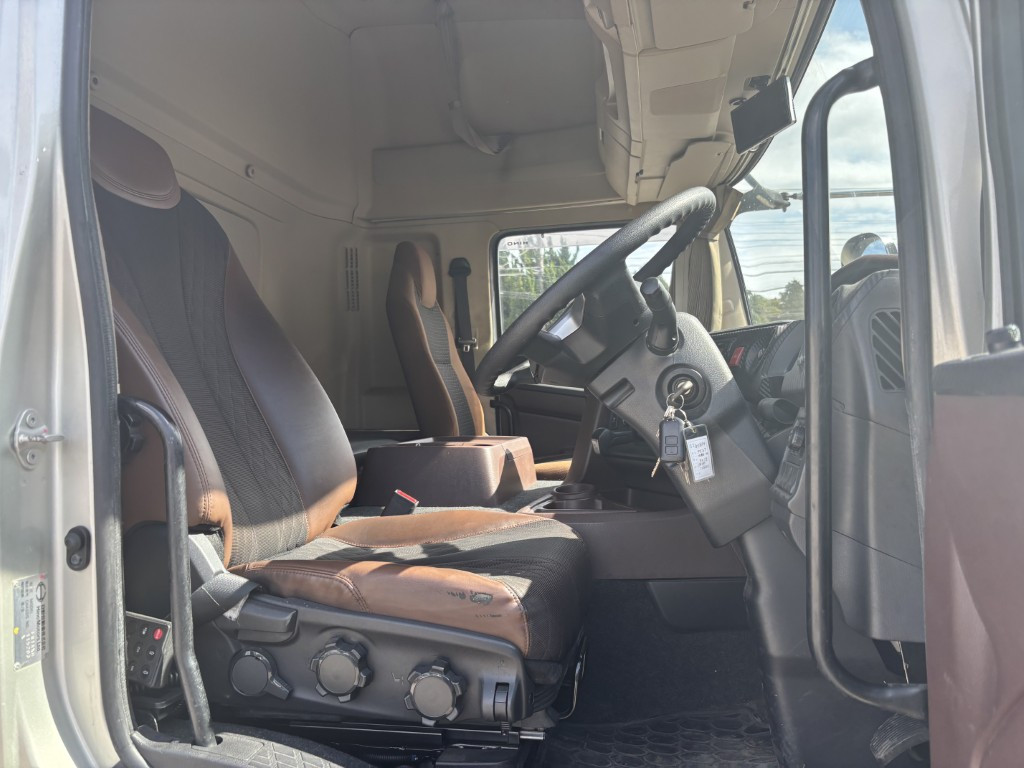 日野 プロフィア 2DG-FW1AHJ(8x4)の写真27