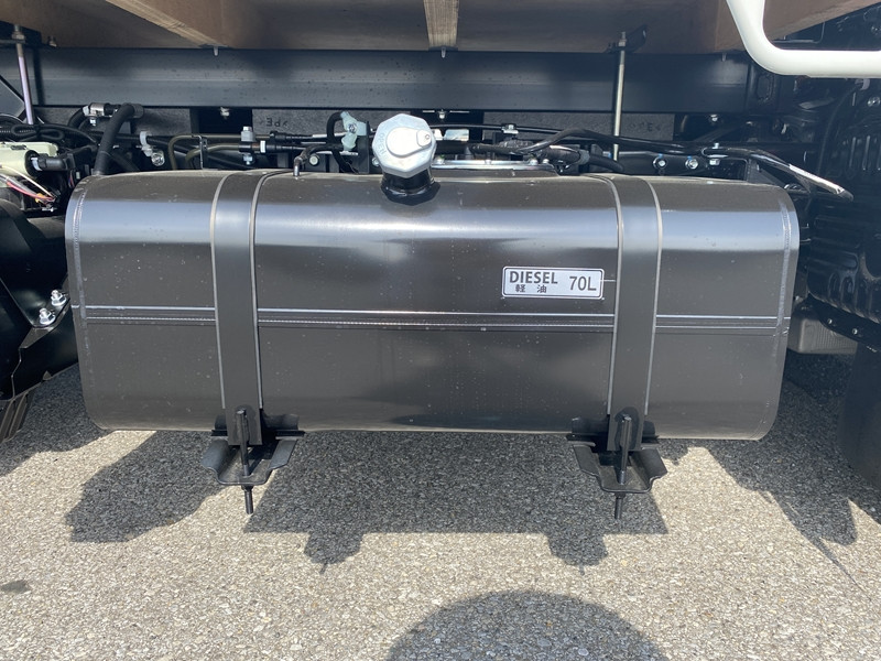 三菱 キャンター 2RG-FBAV0(2WD)の写真10