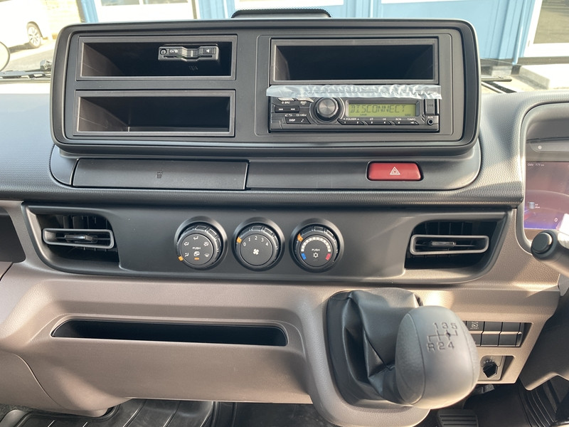 三菱 キャンター 2RG-FBAV0(2WD)の写真15