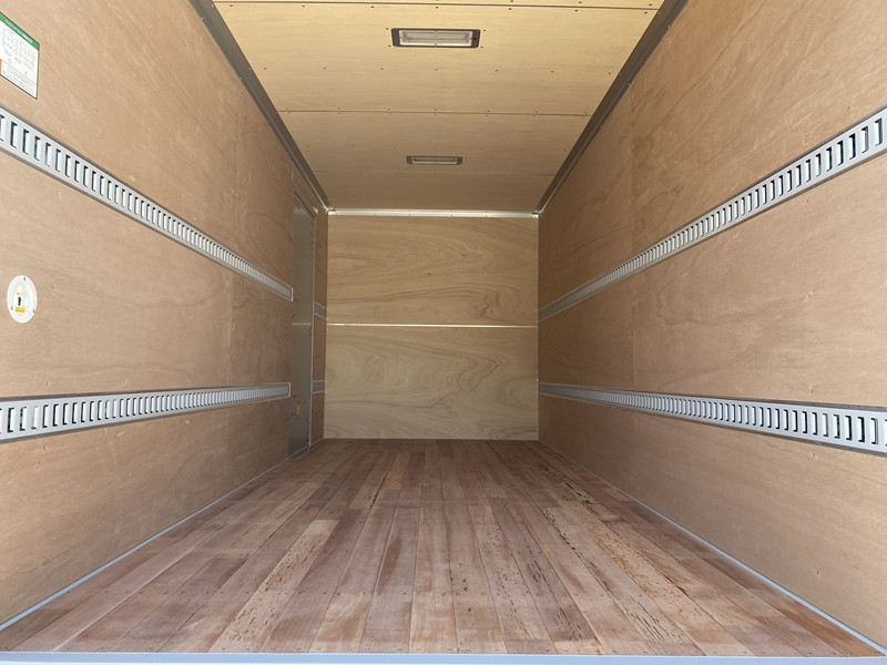 三菱 キャンター 2PG-FEB80(2WD)の写真10