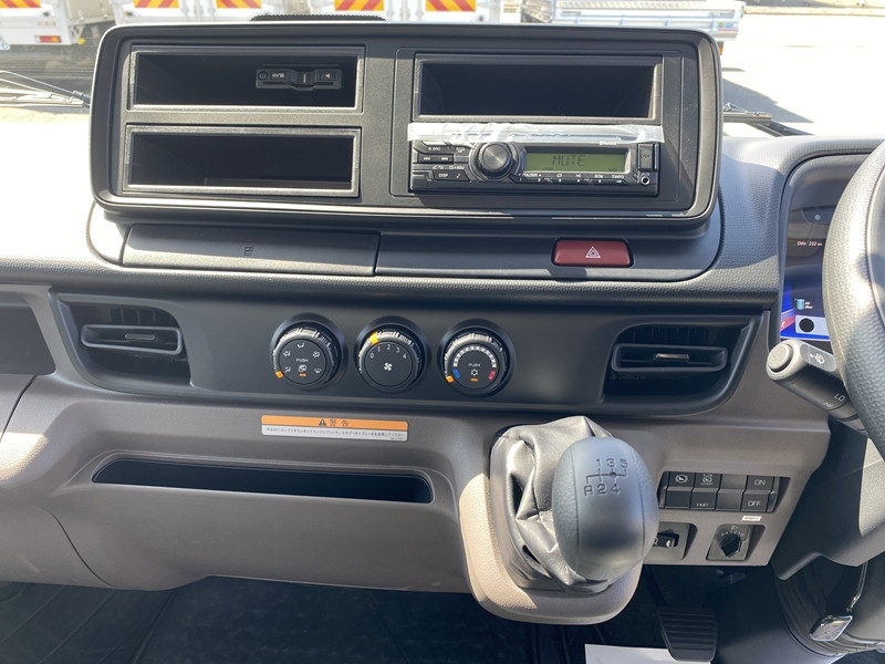 三菱 キャンター 2PG-FEB80(2WD)の写真16