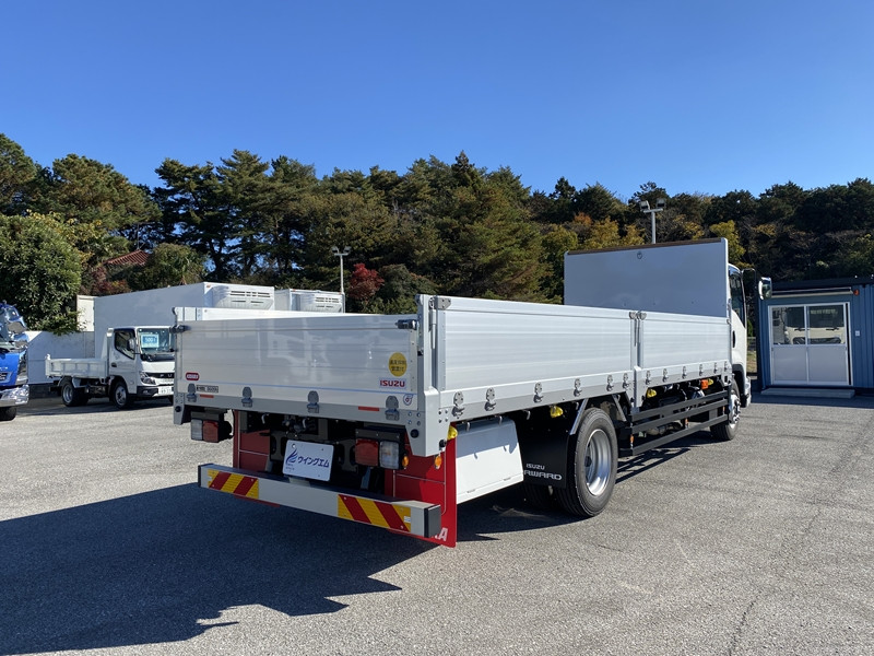 いすゞ フォワード 2RG-FTR90V4(2WD)の写真6