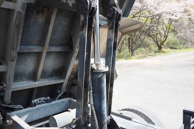 いすゞ フォワード ADG-FRR90D3(2WD)の写真18