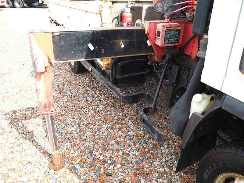 いすゞ エルフ BDG-NPS85AR(4WD)の写真9