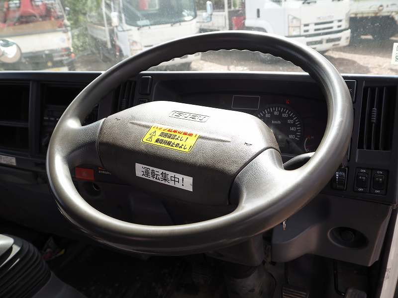 いすゞ エルフ BDG-NPS85AR(4WD)の写真45