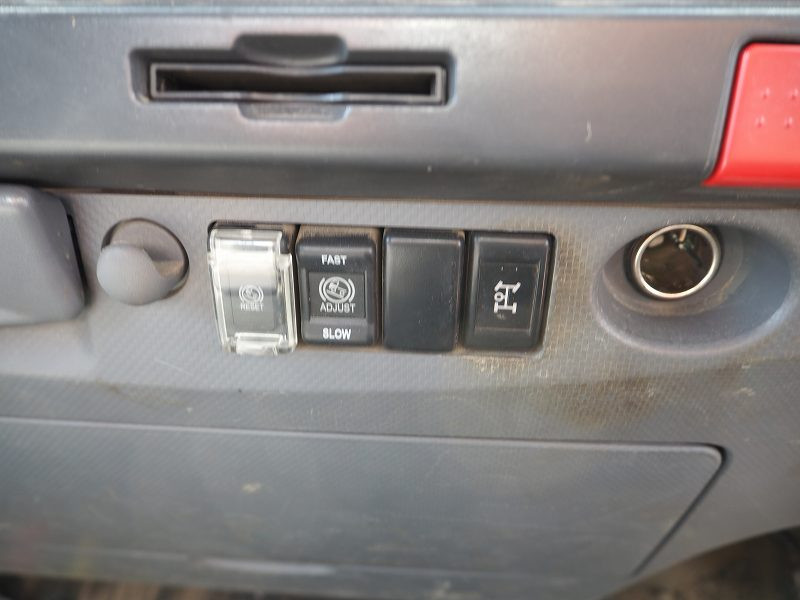 いすゞ エルフ BDG-NPS85AR(4WD)の写真47