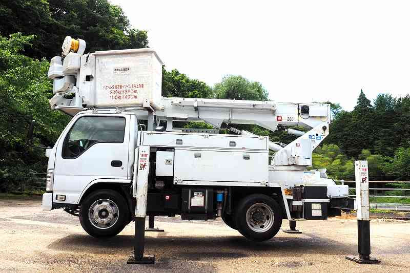 いすゞ エルフ SKG-NKR85YN(2WD)の写真2