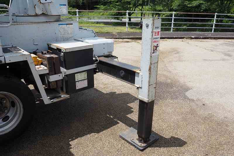 いすゞ エルフ SKG-NKR85YN(2WD)の写真12