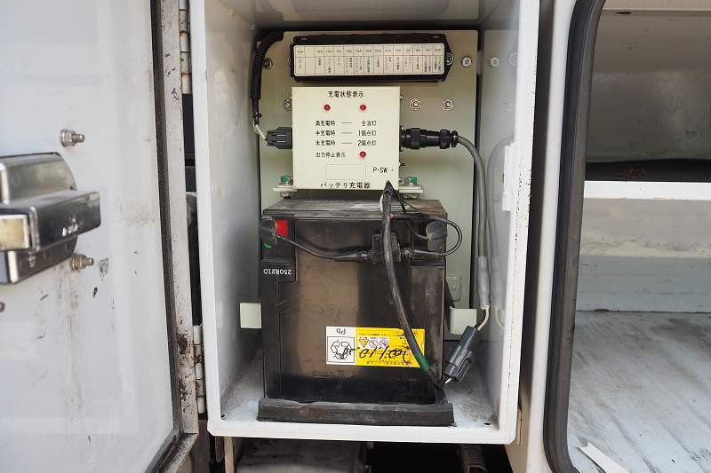 いすゞ エルフ SKG-NKR85YN(2WD)の写真14