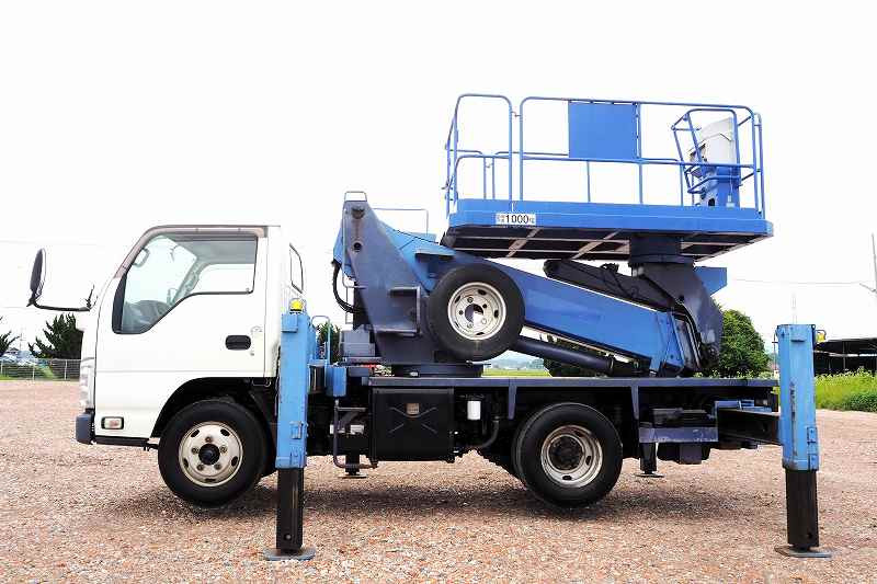 いすゞ エルフ TKG-NKR85AN(2WD)の写真2