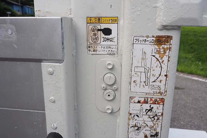 いすゞ エルフ TPG-NKS85AN(4WD)の写真18