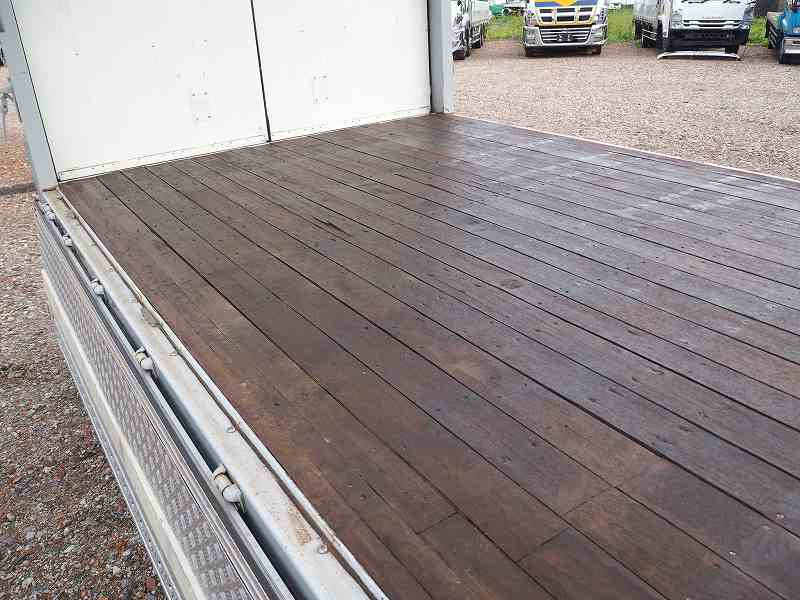 いすゞ フォワード TKG-FRR90T2(2WD)の写真17