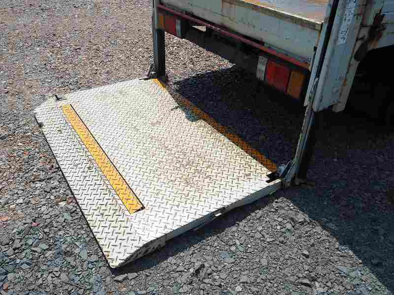 いすゞ エルフ BDG-NKS85AN(2WD)の写真17