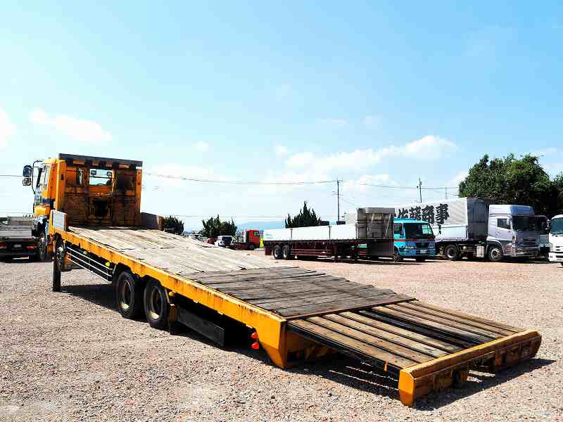 いすゞ ギガ LKG-CYH77A(8x4)の写真3