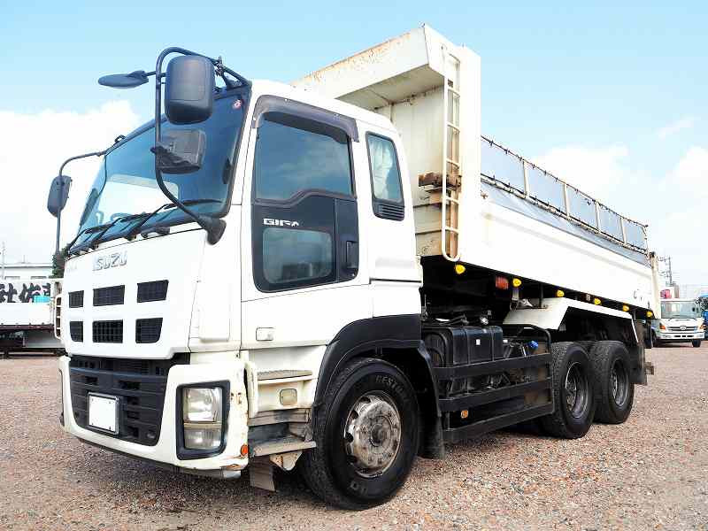 いすゞ ギガ QKG-CXZ77AT(6x4)の写真1