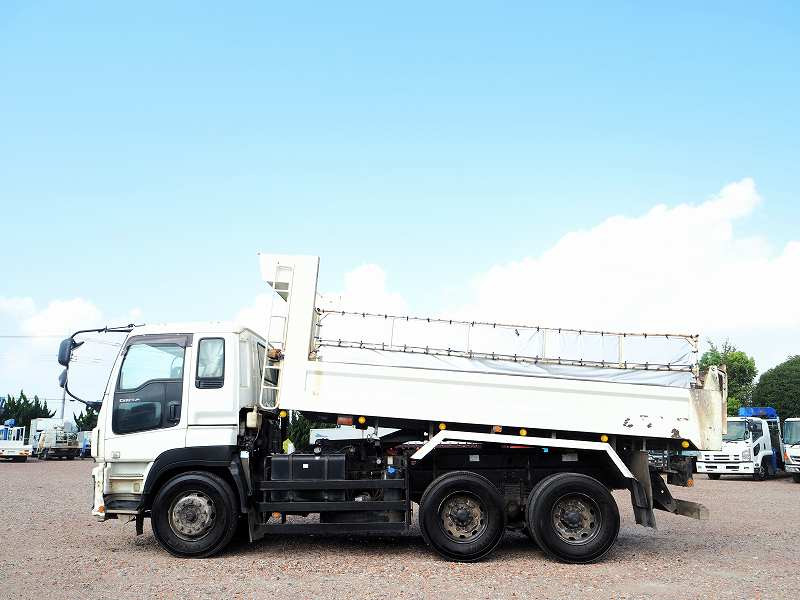 いすゞ ギガ QKG-CXZ77AT(6x4)の写真2