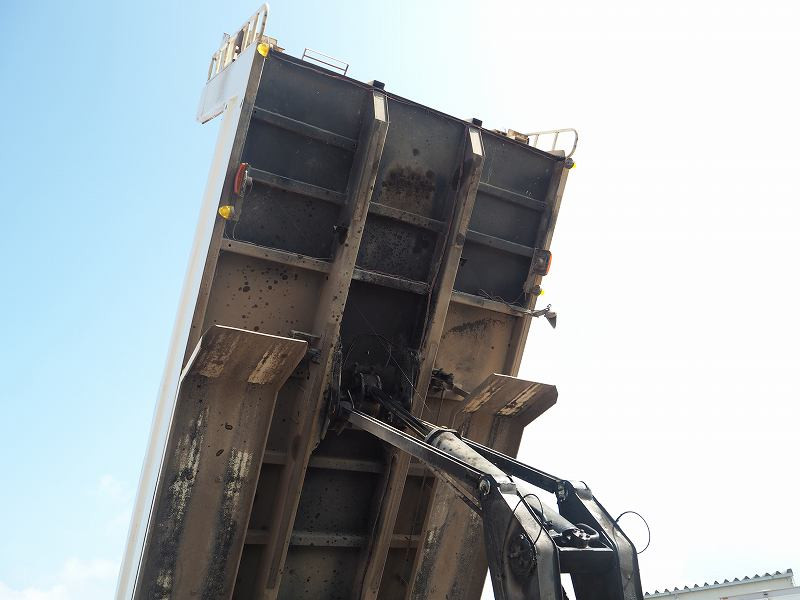 いすゞ ギガ QKG-CXZ77AT(6x4)の写真20