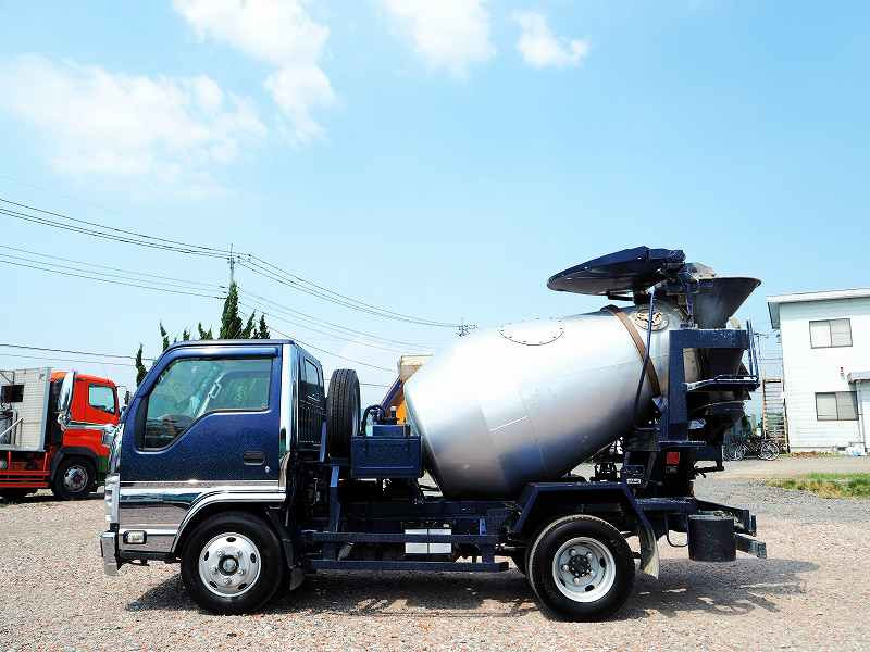 いすゞ エルフ TPG-NKR85N(2WD)の写真2