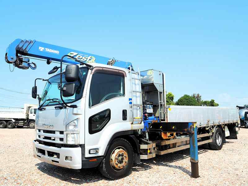 いすゞ フォワード LKG-FTR90S2(2WD)の写真1