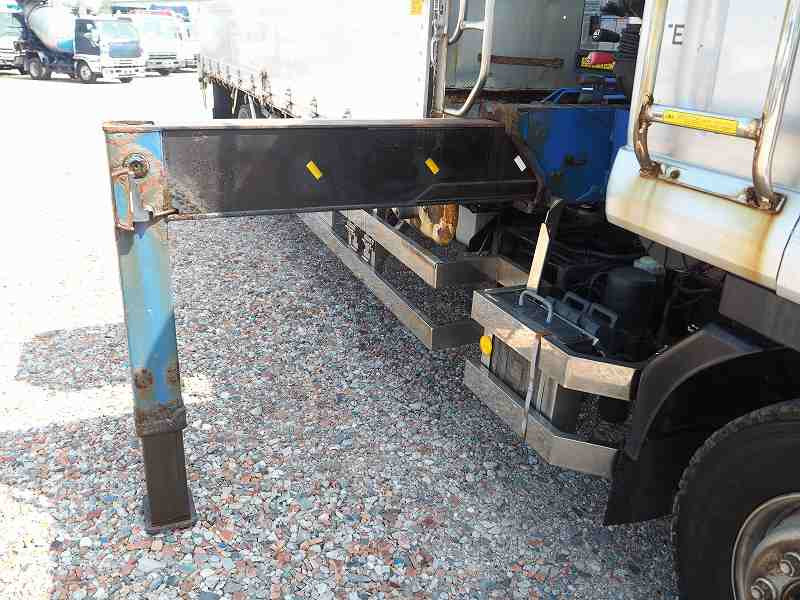 いすゞ フォワード LKG-FTR90S2(2WD)の写真9