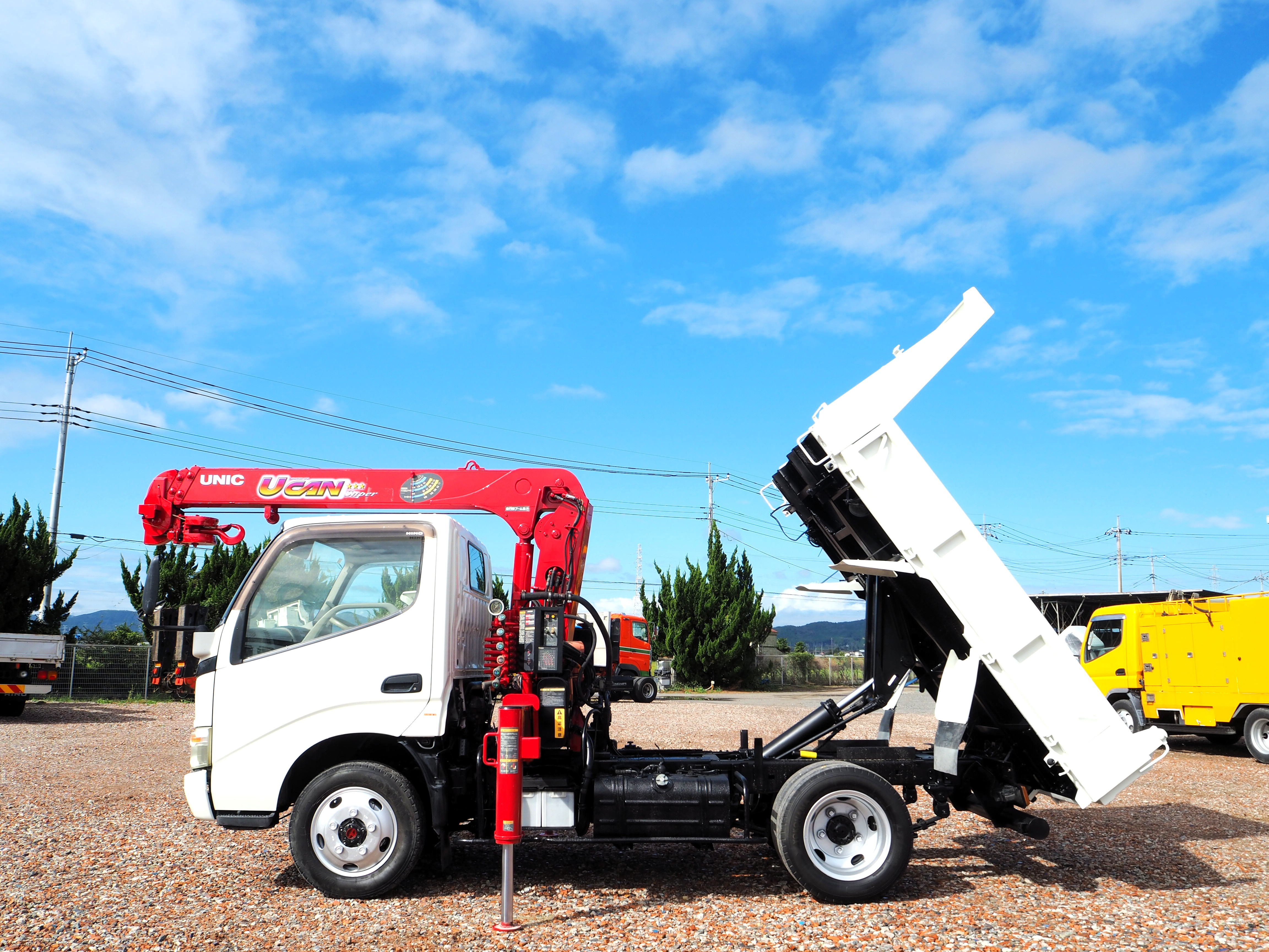 日野 デュトロ BDG-XZU368T(4WD)の写真2