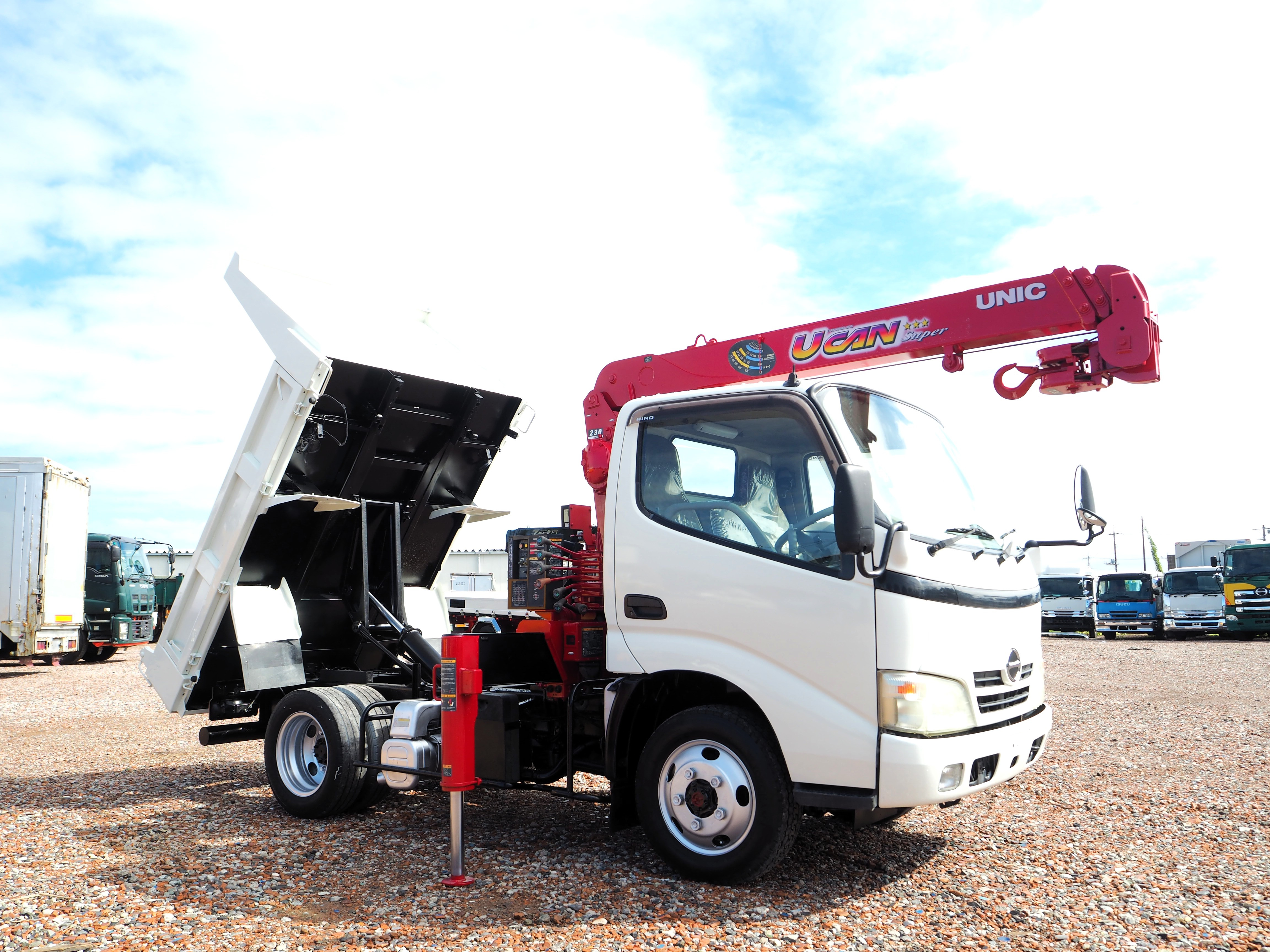 日野 デュトロ BDG-XZU368T(4WD)の写真7