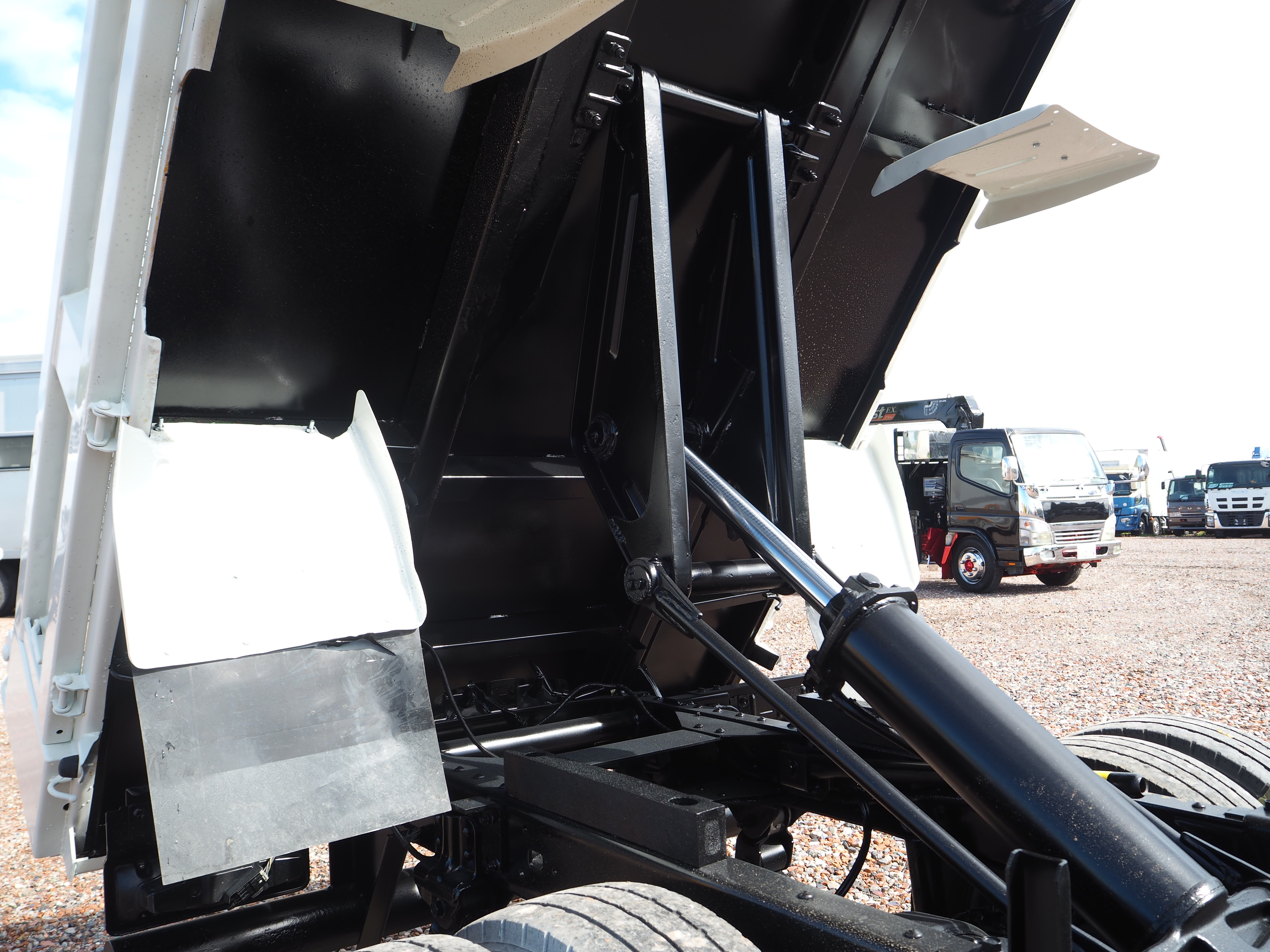 日野 デュトロ BDG-XZU368T(4WD)の写真21