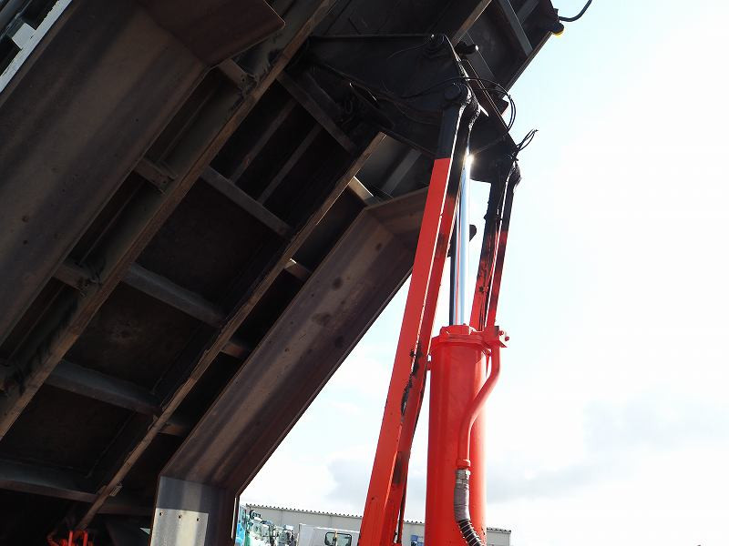 いすゞ ギガ QKG-CXZ77AT(6x4)の写真23