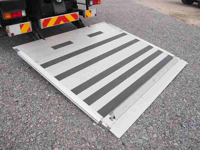 三菱 キャンター TPG-FEB90(2WD)の写真11