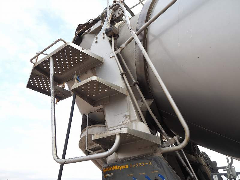 いすゞ ギガ QKG-CXZ77AT(6x4)の写真18