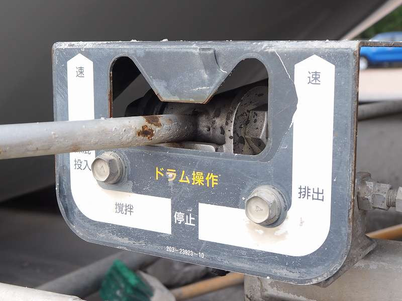 いすゞ ギガ QKG-CXZ77AT(6x4)の写真27