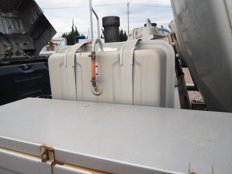 いすゞ ギガ QKG-CXZ77AT(6x4)の写真35