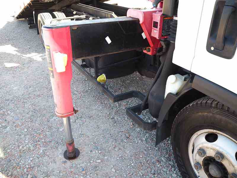 いすゞ エルフ BDG-NPR85AN(2WD)の写真9