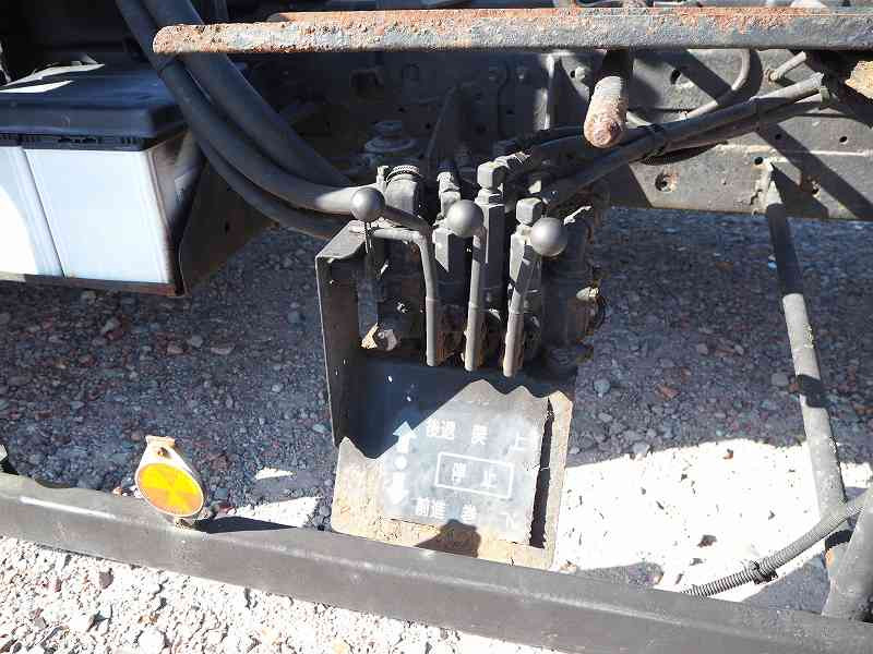 いすゞ エルフ BDG-NPR85AN(2WD)の写真34