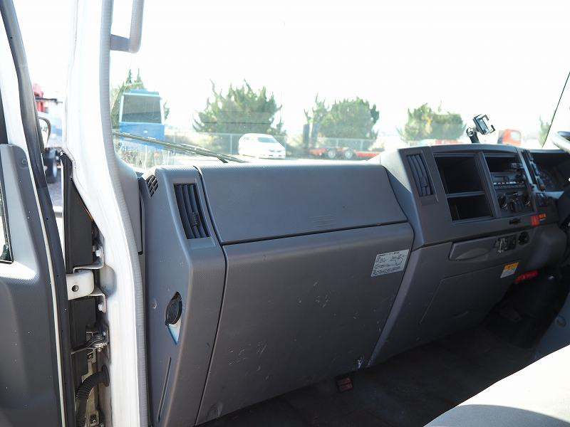 いすゞ エルフ BDG-NPR85AN(2WD)の写真44