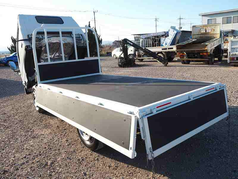 いすゞ エルフ TRG-NHS85A(4WD)の写真32