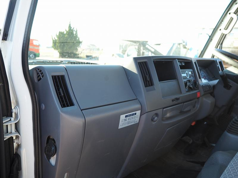 いすゞ エルフ TRG-NHS85A(4WD)の写真36