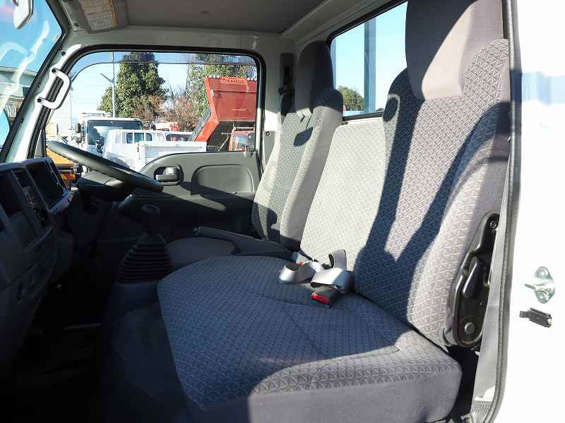 いすゞ エルフ TRG-NHS85A(4WD)の写真38