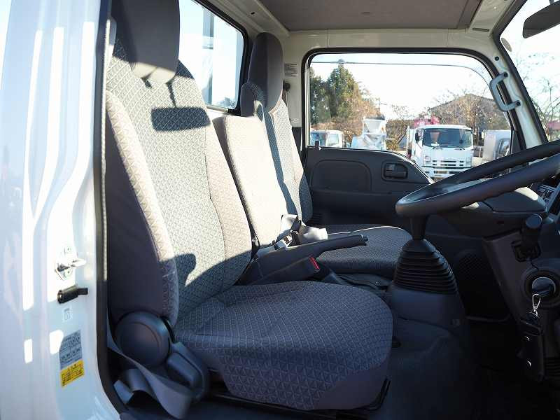 いすゞ エルフ TRG-NHS85A(4WD)の写真40