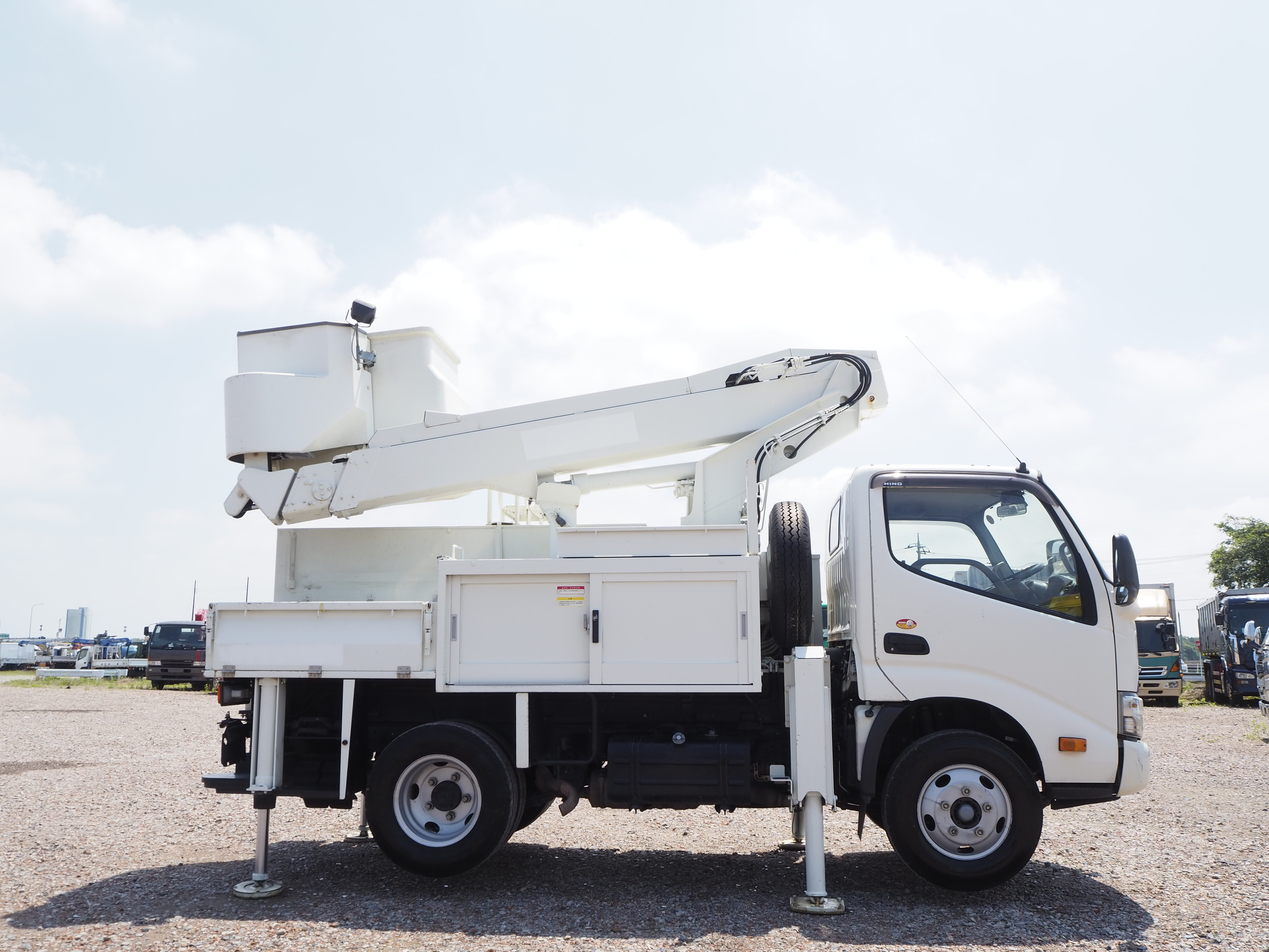 日野デュトロTPG-XZU600X2WD