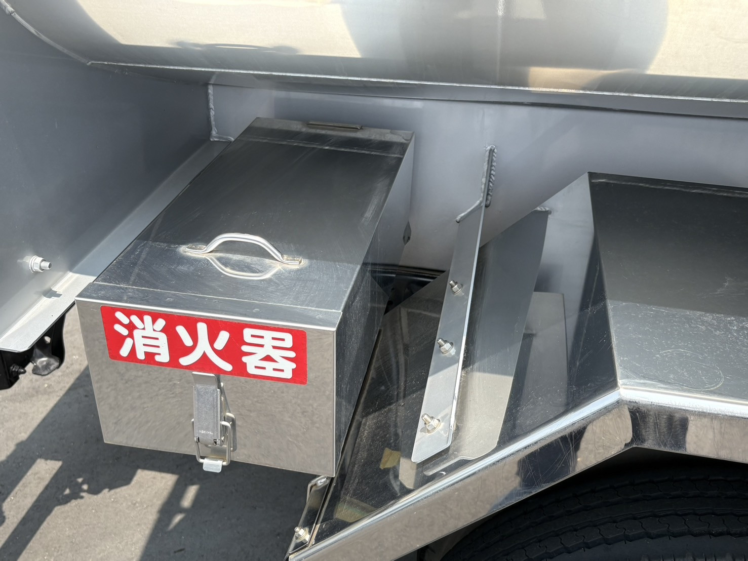 いすゞ エルフ 2RG-NMR88N(2WD)の写真9