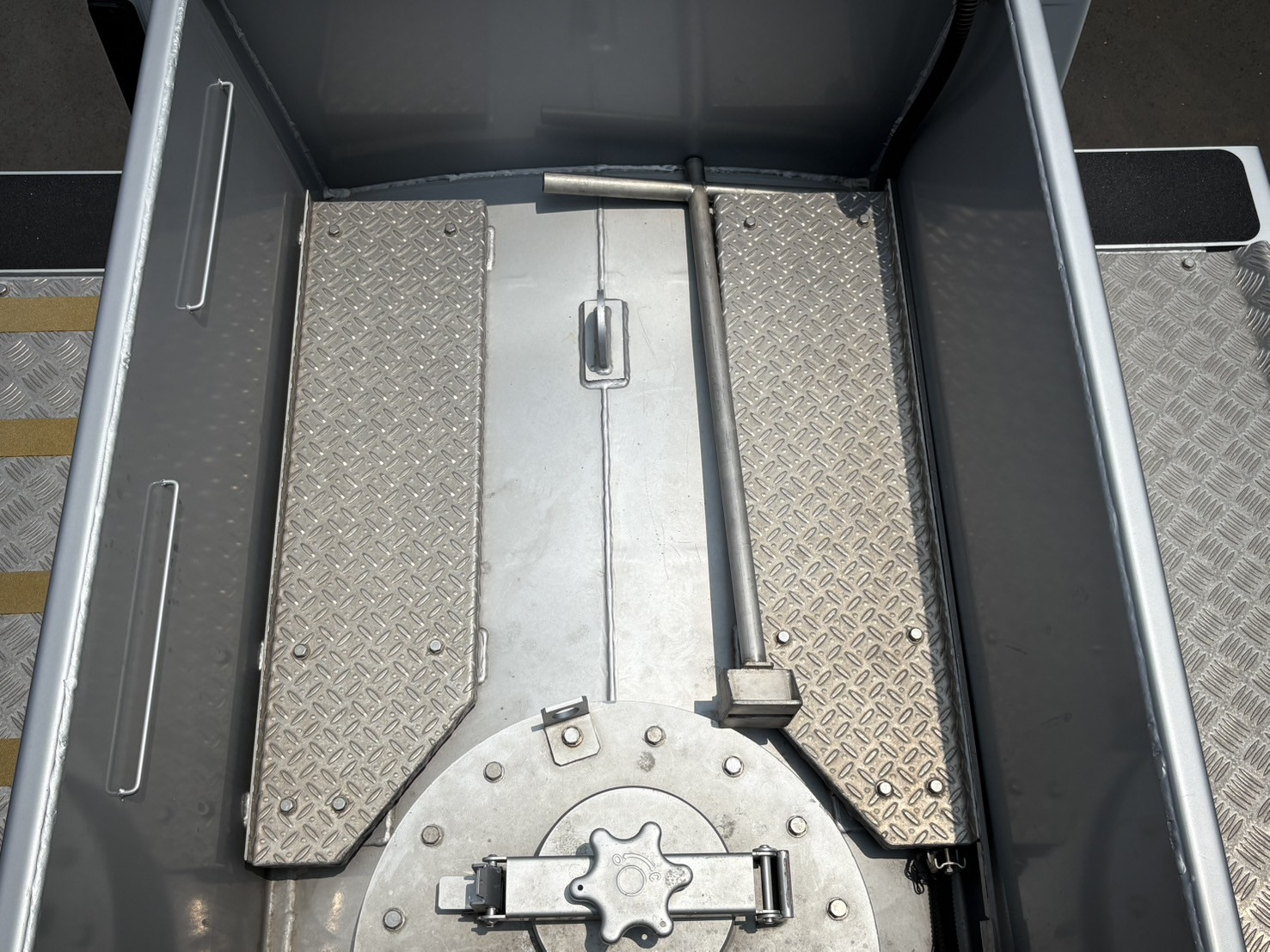 いすゞ エルフ 2RG-NMR88N(2WD)の写真10