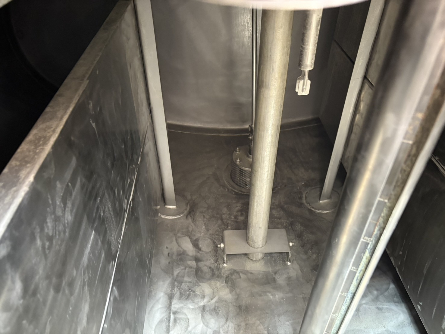 いすゞ エルフ 2RG-NMR88N(2WD)の写真13