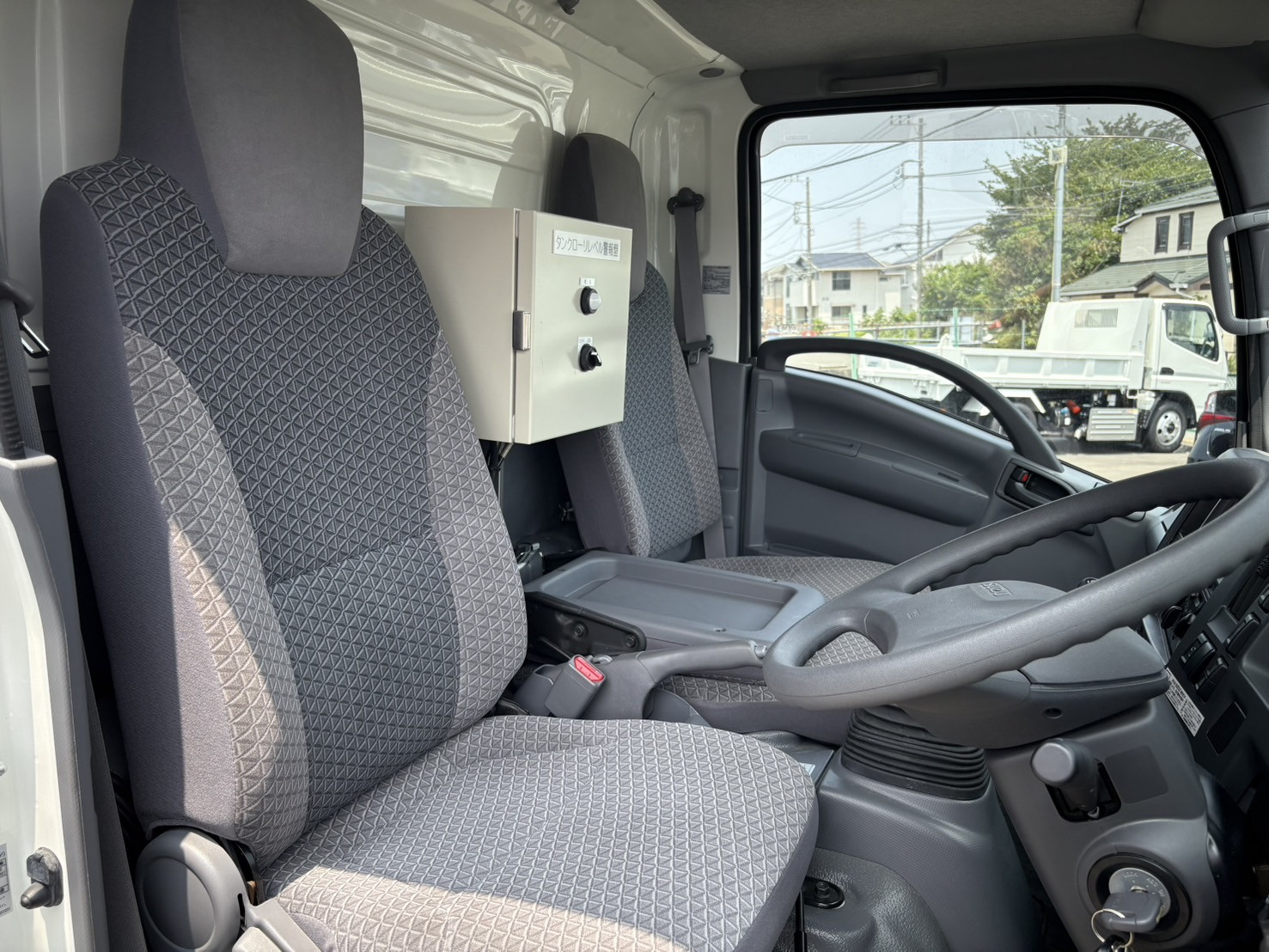 いすゞ エルフ 2RG-NMR88N(2WD)の写真23