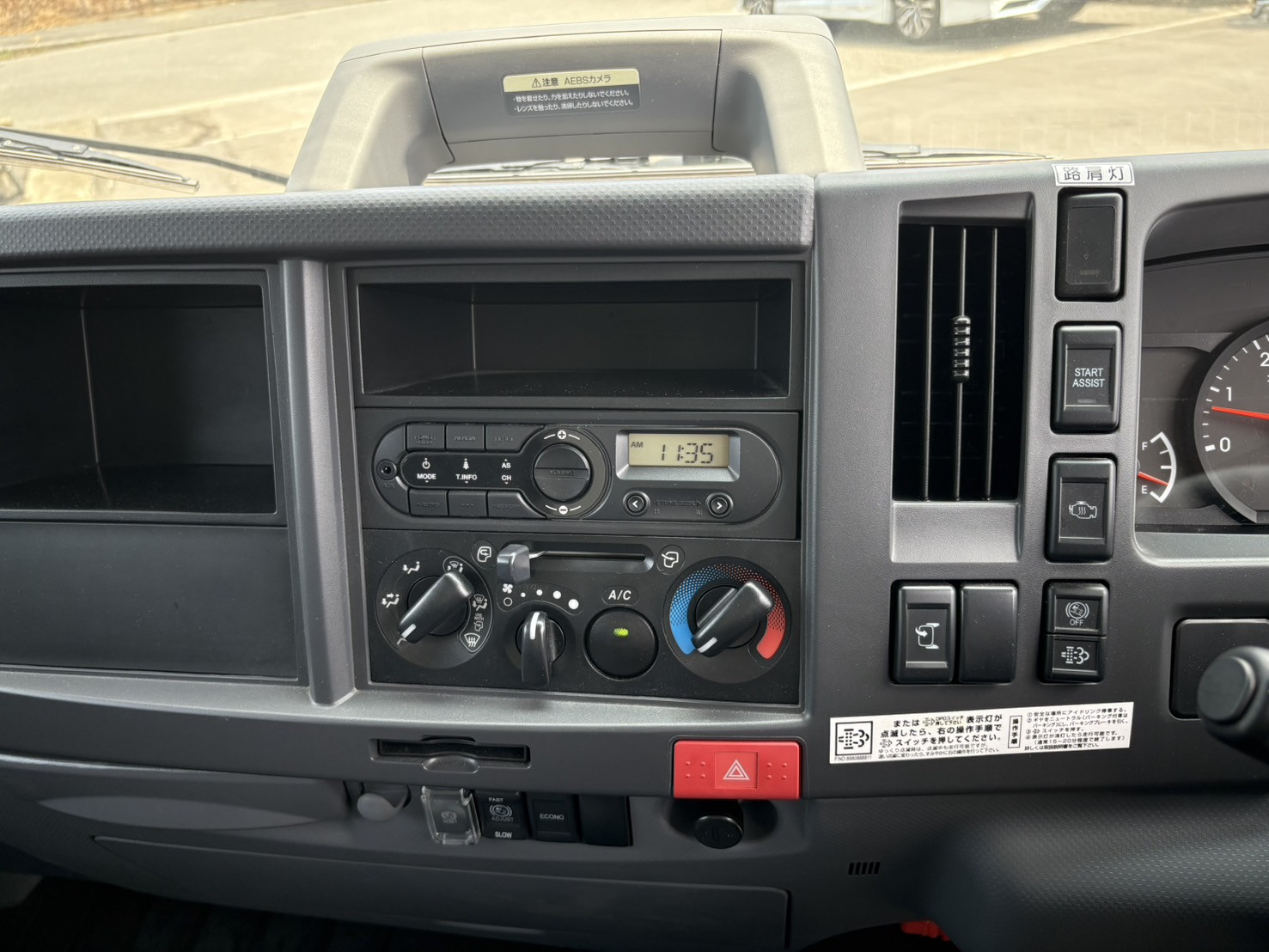 いすゞ エルフ 2RG-NMR88N(2WD)の写真25